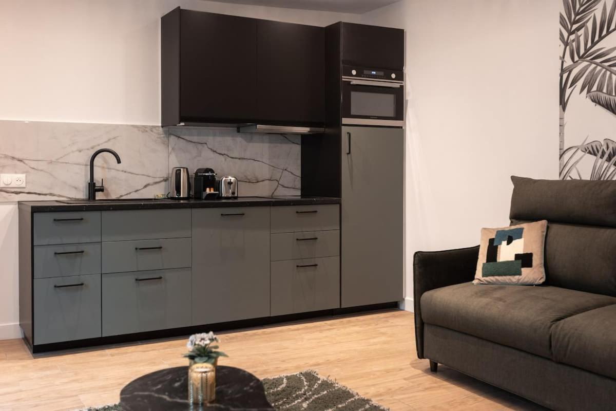 Appartement Rez De Chausse Dans Rue Pavee 4 Pers Nation *