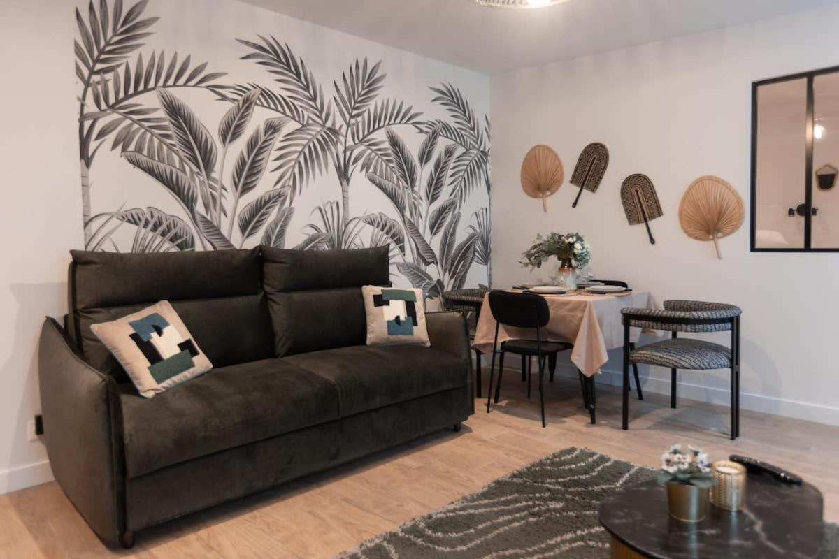 Appartement Rez De Chausse Dans Rue Pavee 4 Pers Nation Parijs
