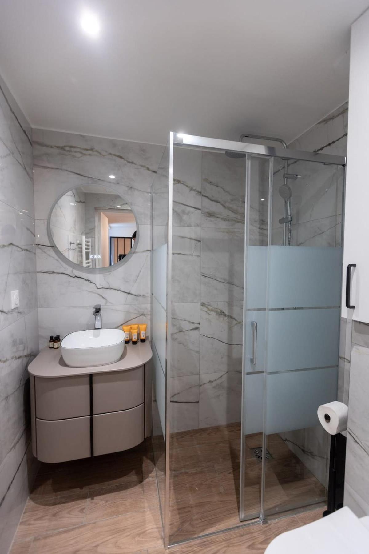 Rez De Chausse Dans Rue Pavee 4 Pers Nation Appartement *